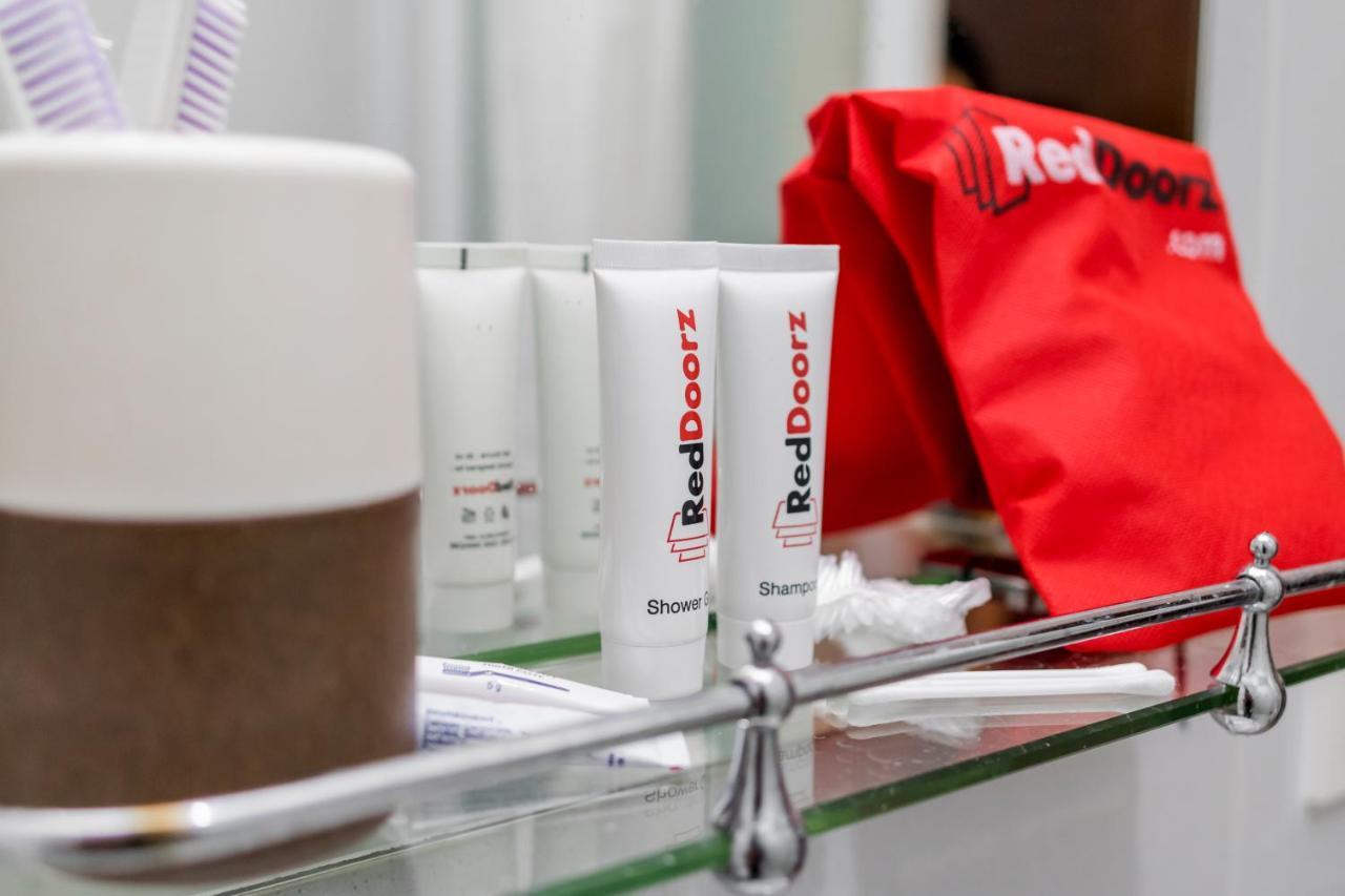 Reddoorz Near Hoa Lu Stadium TP. Hồ Chí Minh Ngoại thất bức ảnh